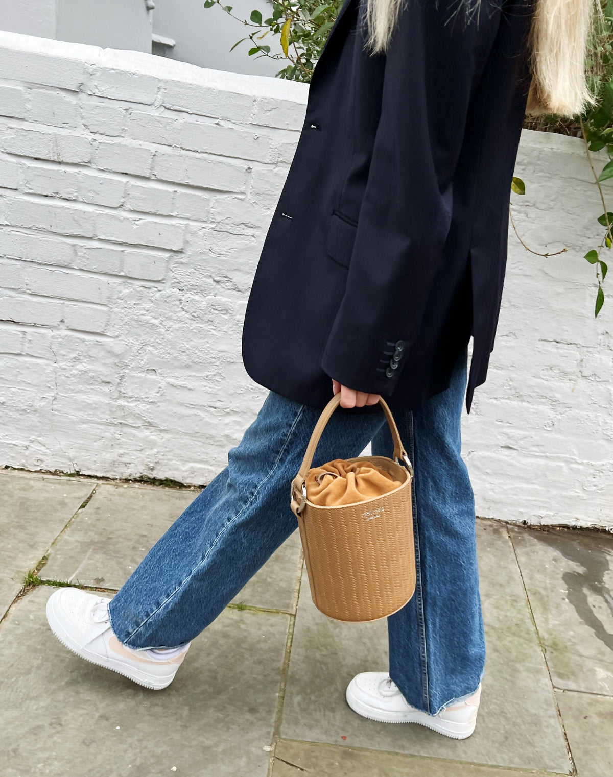 meli melo - Can you feel the Summer Breeze? ☀️ 🏖 Santina Bucket Bag, Woven Light Tan is the perfect mate for your holiday 😎 #holiday #summer  #handbags #leather #melimelobags #style #madeinitaly #fashion