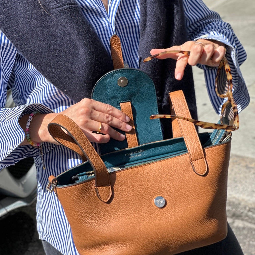 meli melo  5 ways to wear the Thela Bag 