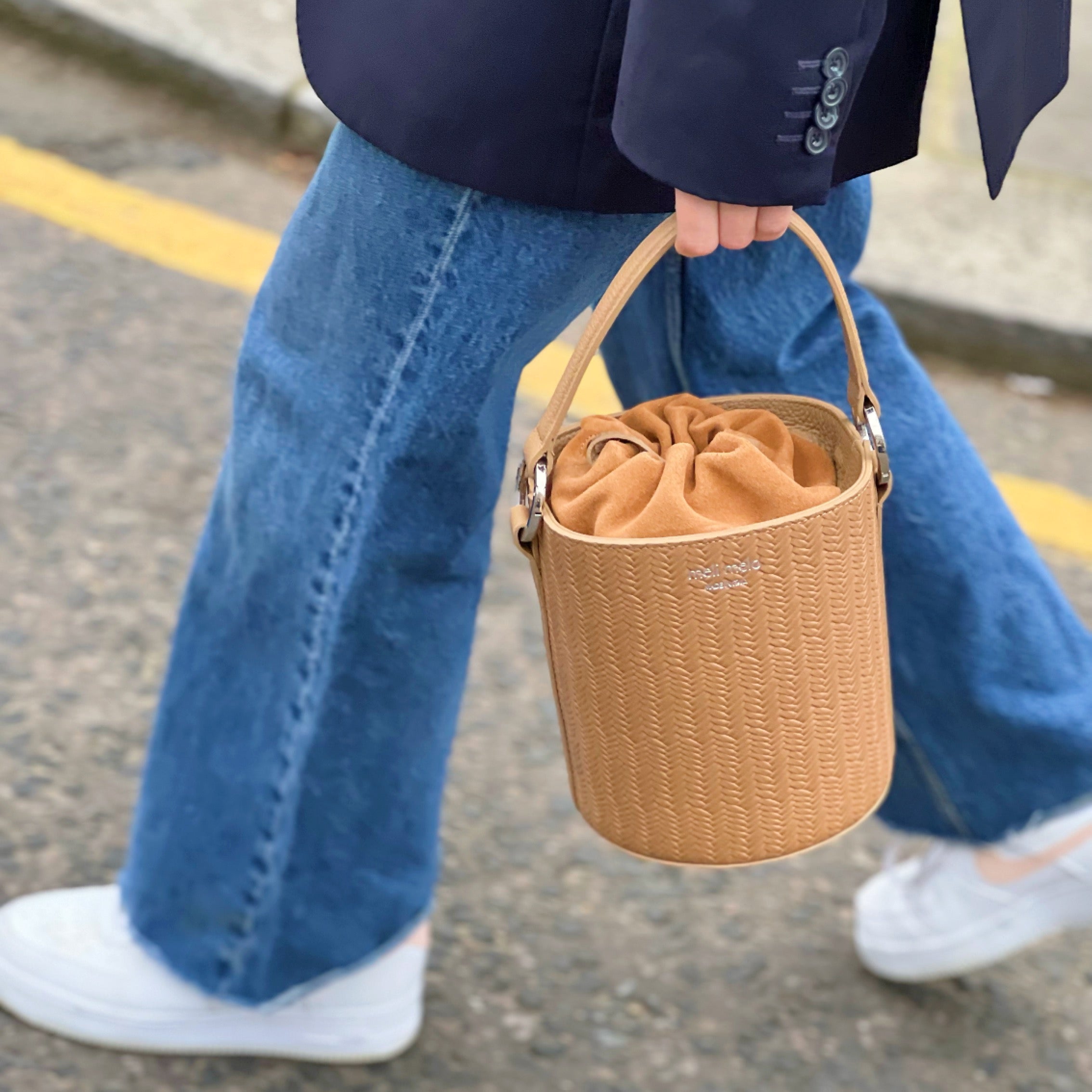 MELI MELO Santina Mini Bucket Bag (almond), 女裝, 手袋及銀包, 單肩